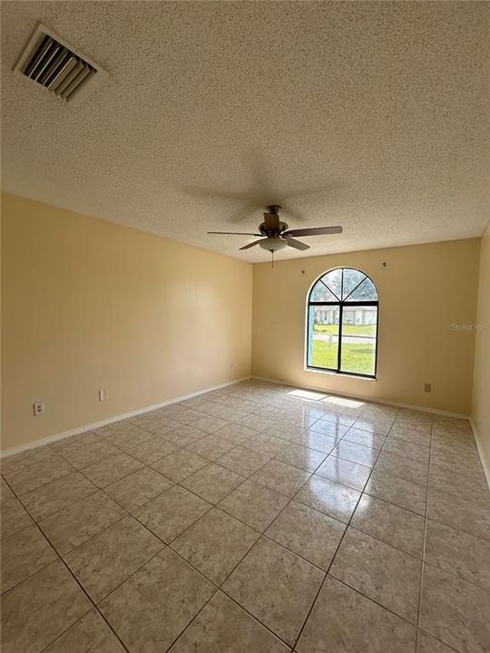 For Sale: $369,900 (3 beds, 2 baths, 1679 Square Feet)