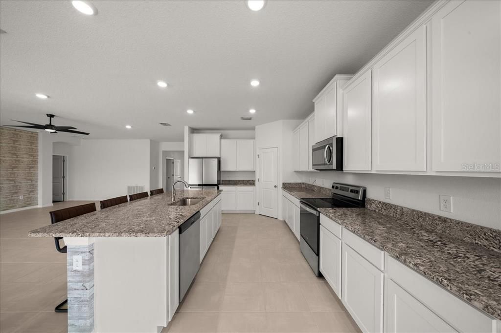 En Venta: $435,000 (4 camas, 3 baños, 2553 Pies cuadrados)