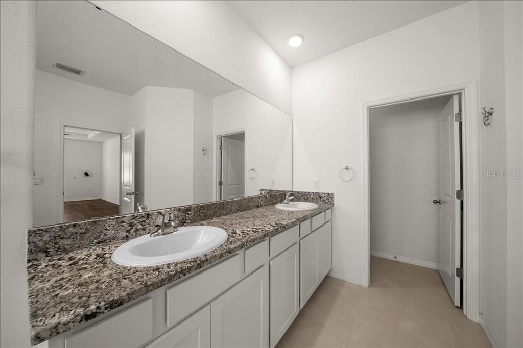 En Venta: $435,000 (4 camas, 3 baños, 2553 Pies cuadrados)