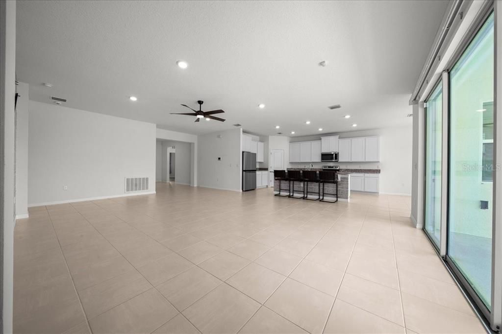 En Venta: $435,000 (4 camas, 3 baños, 2553 Pies cuadrados)