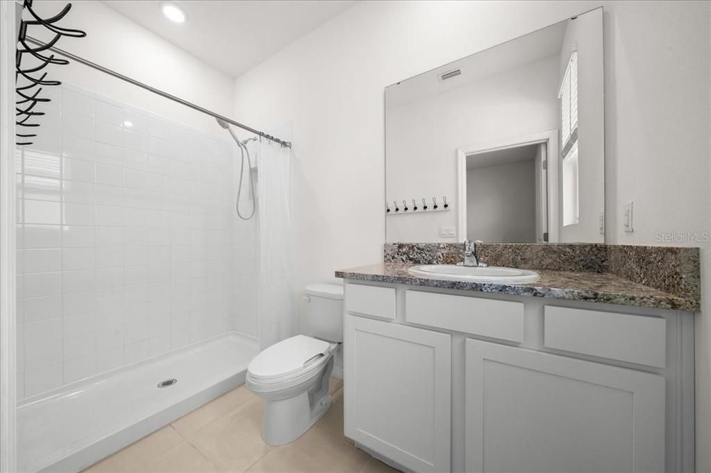 En Venta: $435,000 (4 camas, 3 baños, 2553 Pies cuadrados)