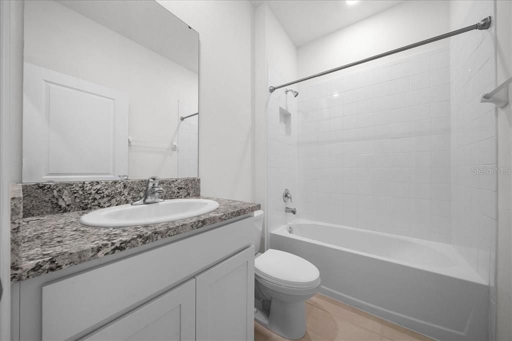 En Venta: $435,000 (4 camas, 3 baños, 2553 Pies cuadrados)