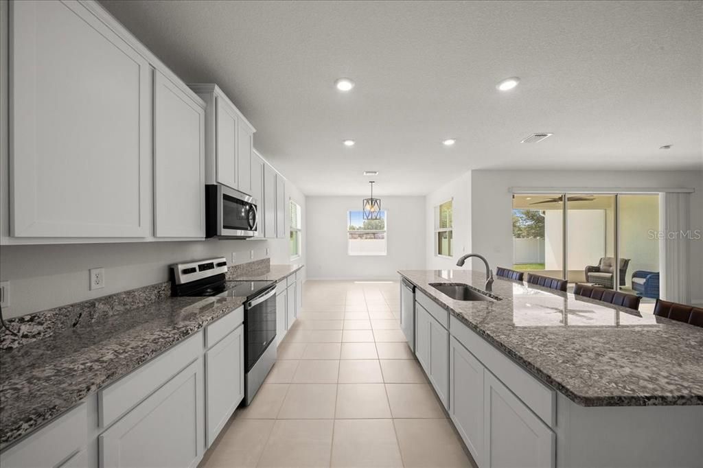 En Venta: $435,000 (4 camas, 3 baños, 2553 Pies cuadrados)
