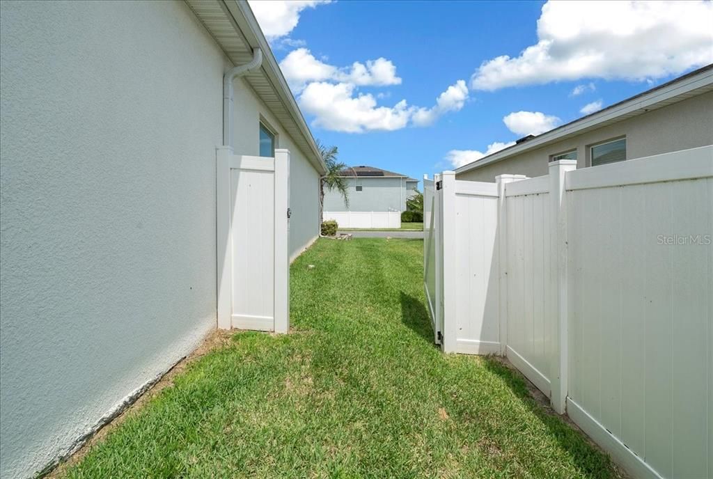 En Venta: $435,000 (4 camas, 3 baños, 2553 Pies cuadrados)