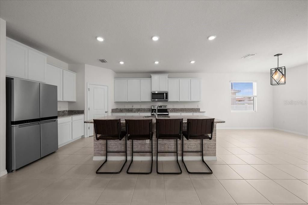 En Venta: $435,000 (4 camas, 3 baños, 2553 Pies cuadrados)