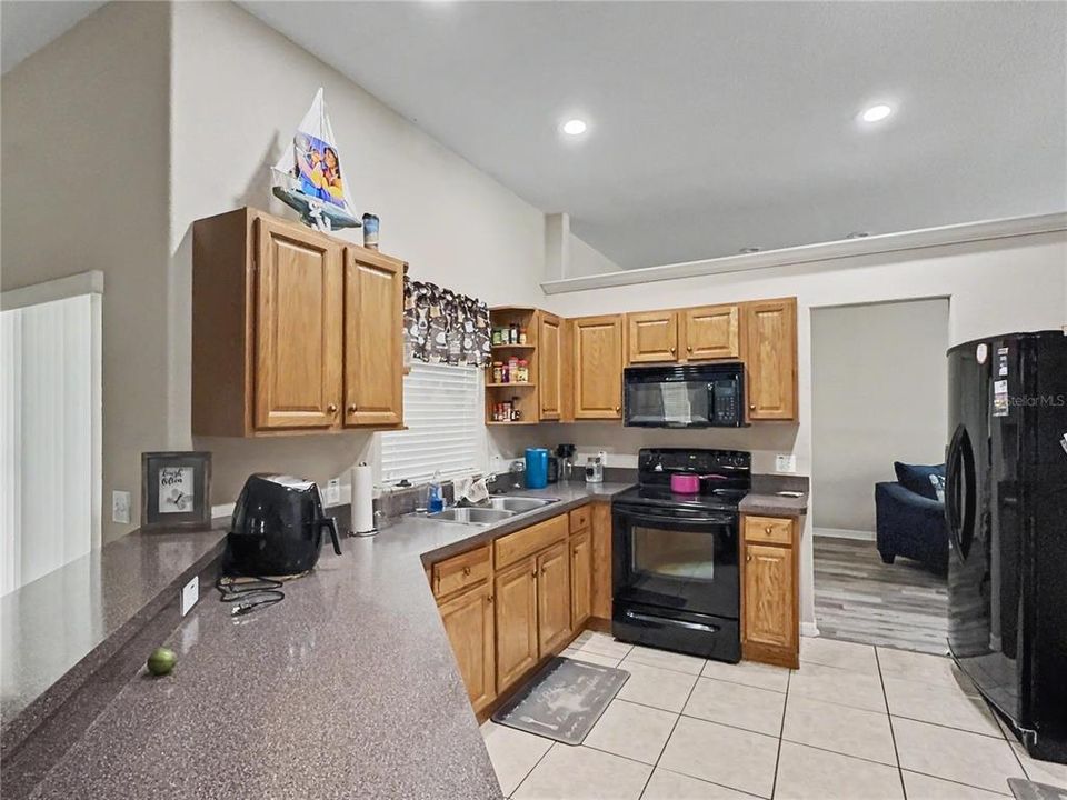 En Venta: $349,900 (3 camas, 2 baños, 2057 Pies cuadrados)