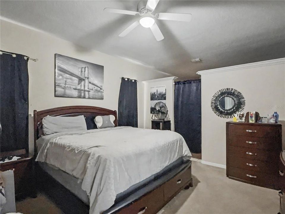 En Venta: $349,900 (3 camas, 2 baños, 2057 Pies cuadrados)