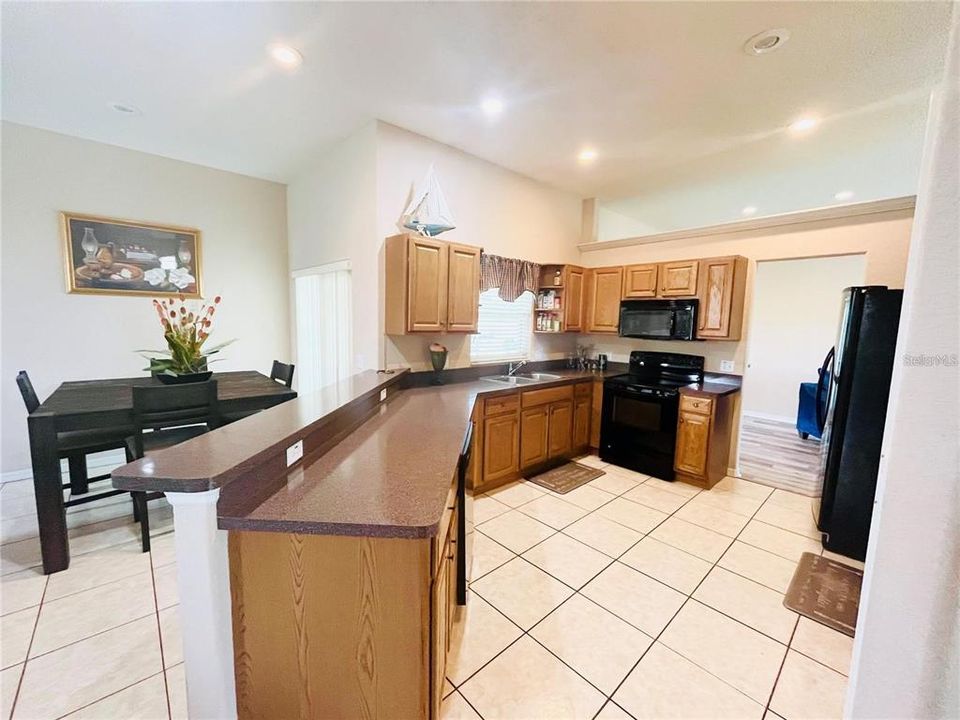 En Venta: $349,900 (3 camas, 2 baños, 2057 Pies cuadrados)