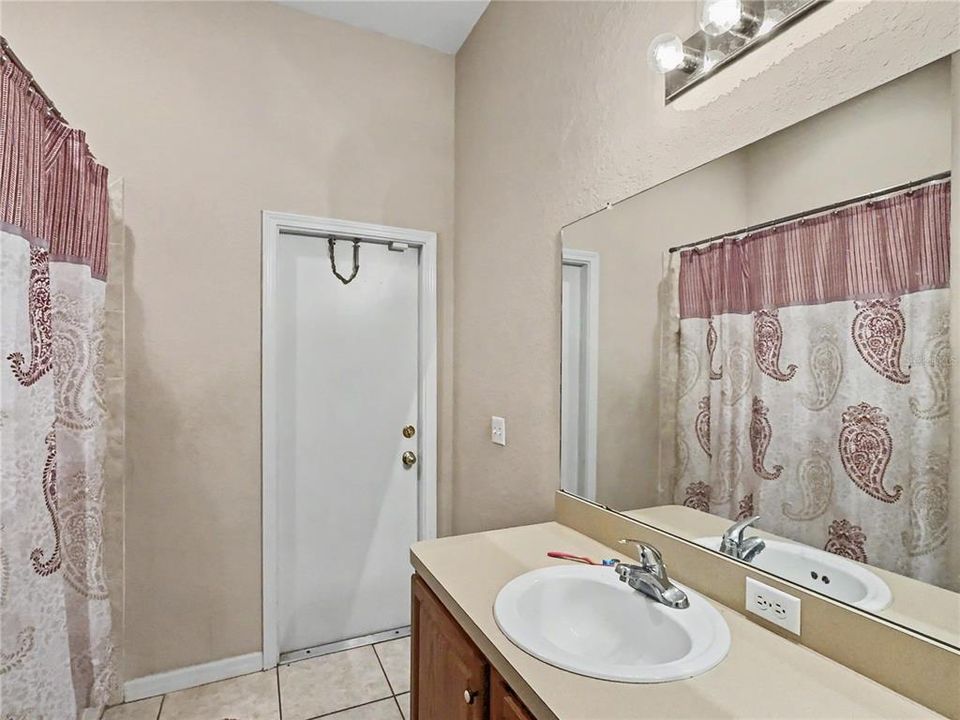 En Venta: $349,900 (3 camas, 2 baños, 2057 Pies cuadrados)