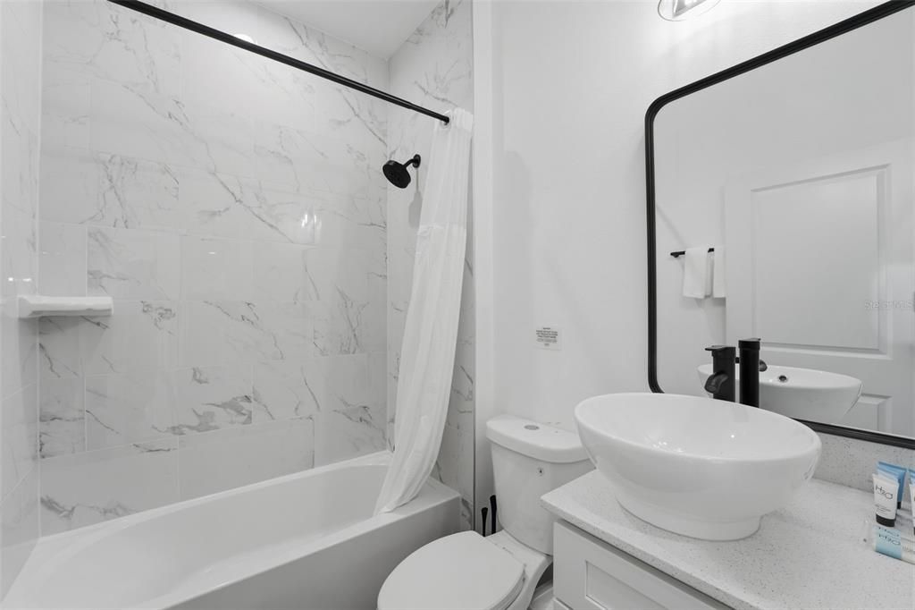 For Rent: $2,150 (4 beds, 2 baths, 1850 Square Feet)