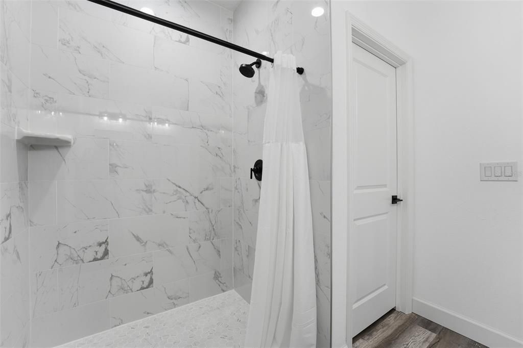 For Rent: $2,150 (4 beds, 2 baths, 1850 Square Feet)