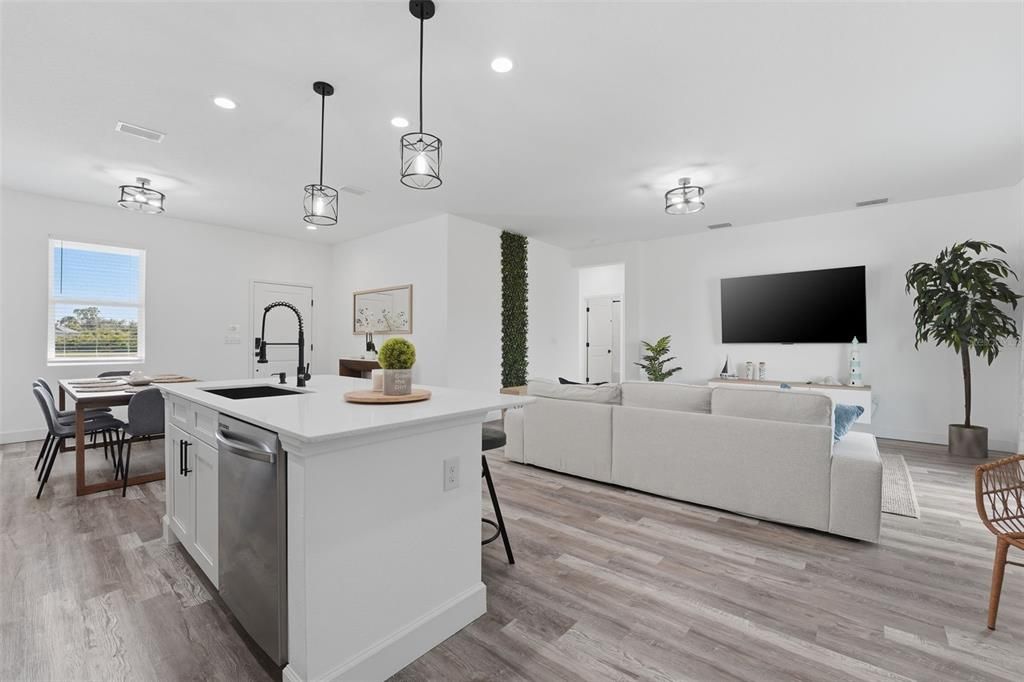 For Rent: $2,150 (4 beds, 2 baths, 1850 Square Feet)