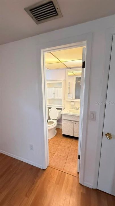 На продажу: $115,000 (2 спален, 2 ванн, 888 Квадратных фут)