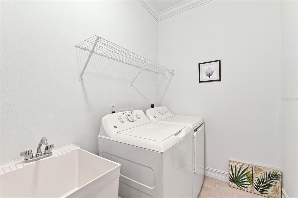 For Sale: $369,900 (3 beds, 2 baths, 1864 Square Feet)