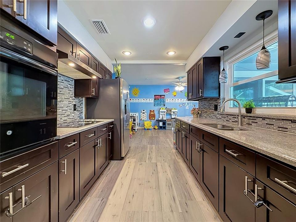 На продажу: $495,000 (4 спален, 2 ванн, 1613 Квадратных фут)