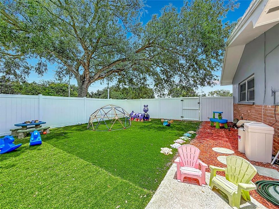 На продажу: $495,000 (4 спален, 2 ванн, 1613 Квадратных фут)