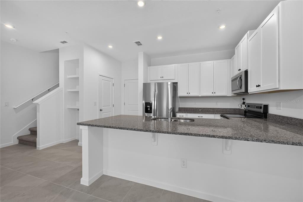 For Rent: $2,795 (4 beds, 2 baths, 1678 Square Feet)
