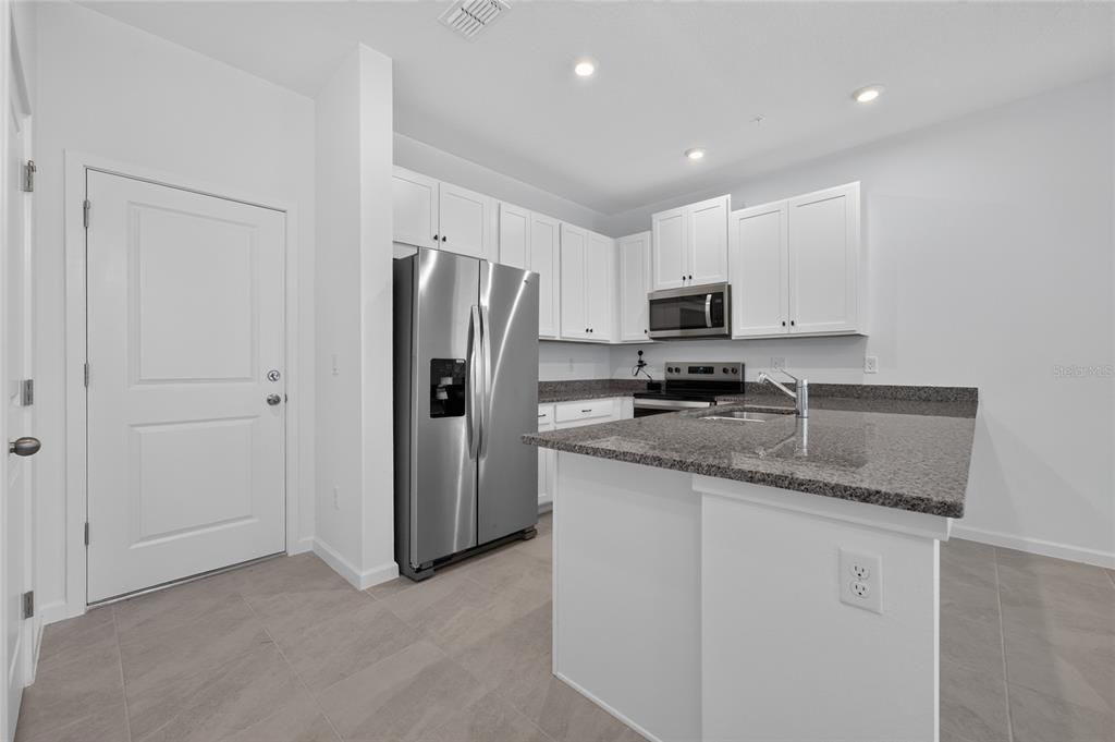 For Rent: $2,795 (4 beds, 2 baths, 1678 Square Feet)