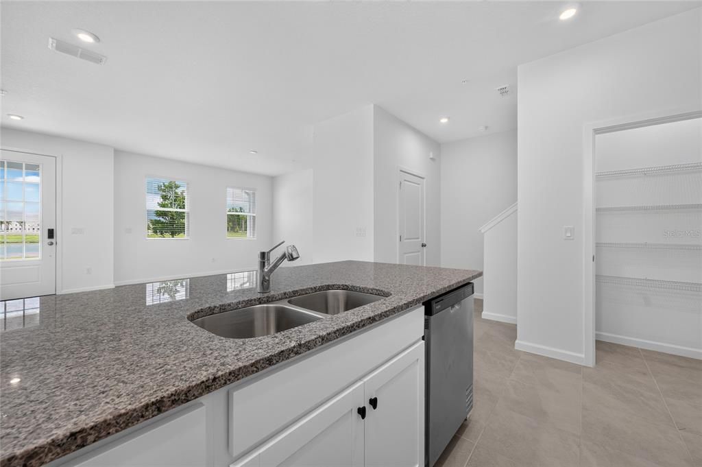 For Rent: $2,795 (4 beds, 2 baths, 1678 Square Feet)