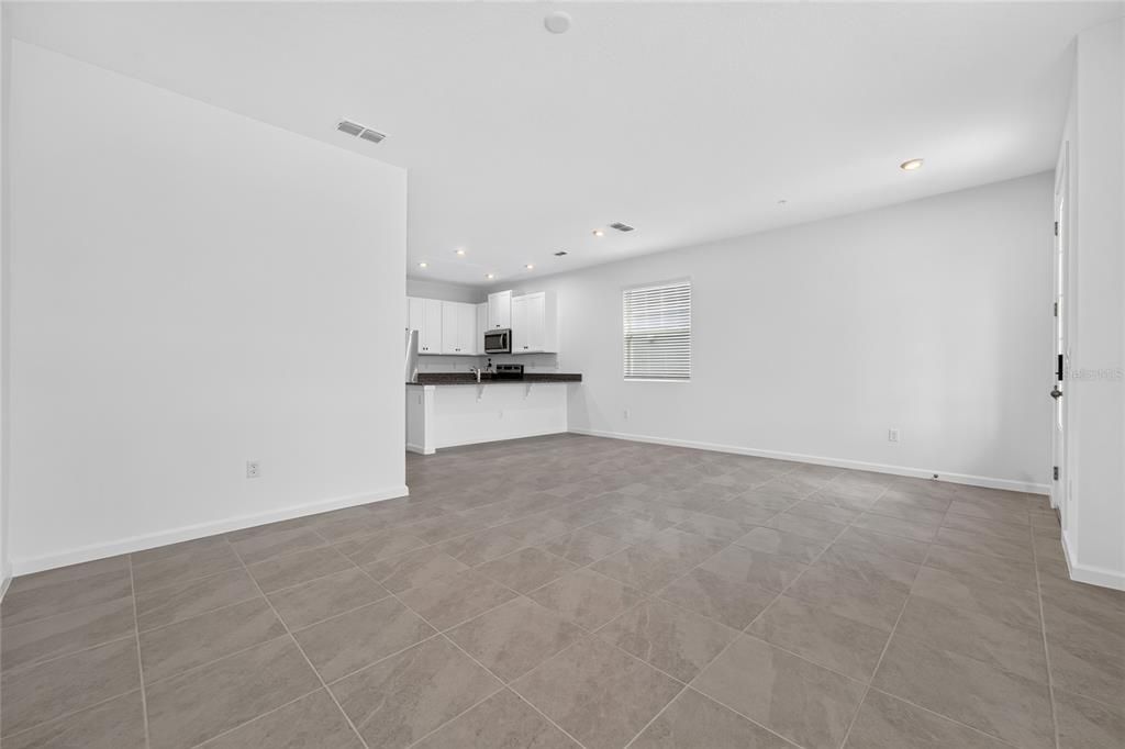 For Rent: $2,795 (4 beds, 2 baths, 1678 Square Feet)