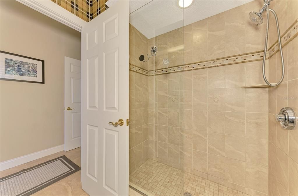 For Sale: $1,675,000 (4 beds, 3 baths, 3903 Square Feet)
