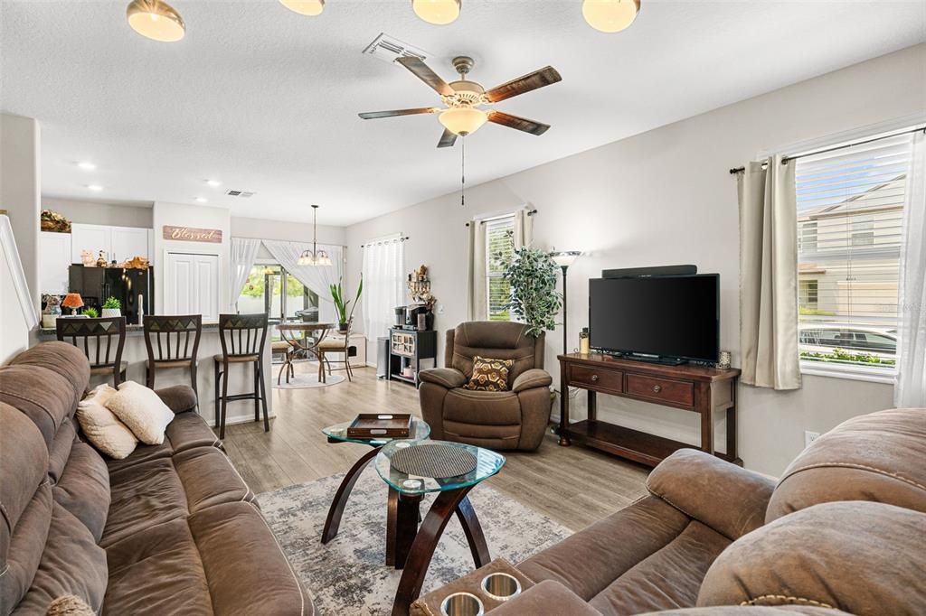 For Sale: $275,000 (2 beds, 2 baths, 1541 Square Feet)