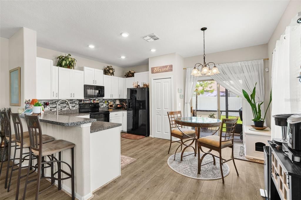 For Sale: $275,000 (2 beds, 2 baths, 1541 Square Feet)