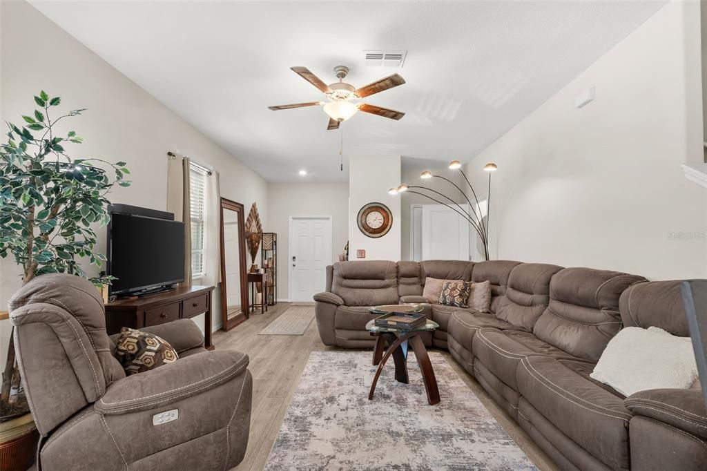 For Sale: $275,000 (2 beds, 2 baths, 1541 Square Feet)