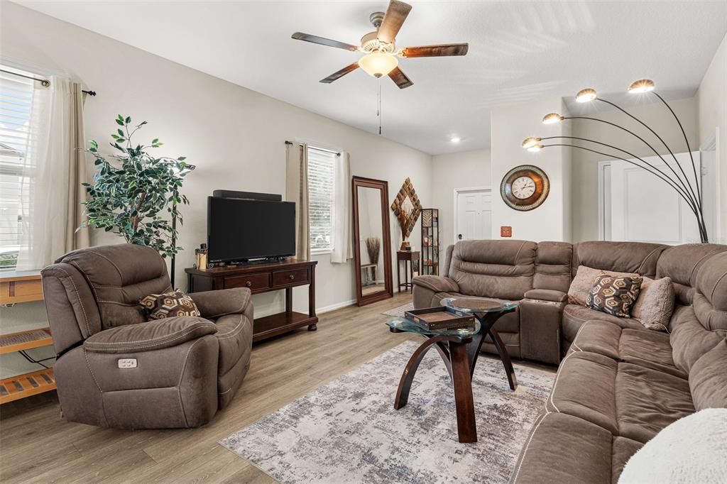 For Sale: $275,000 (2 beds, 2 baths, 1541 Square Feet)