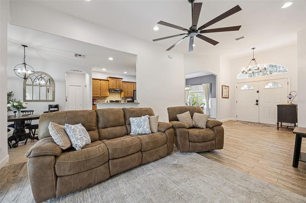 For Sale: $498,000 (3 beds, 2 baths, 1834 Square Feet)