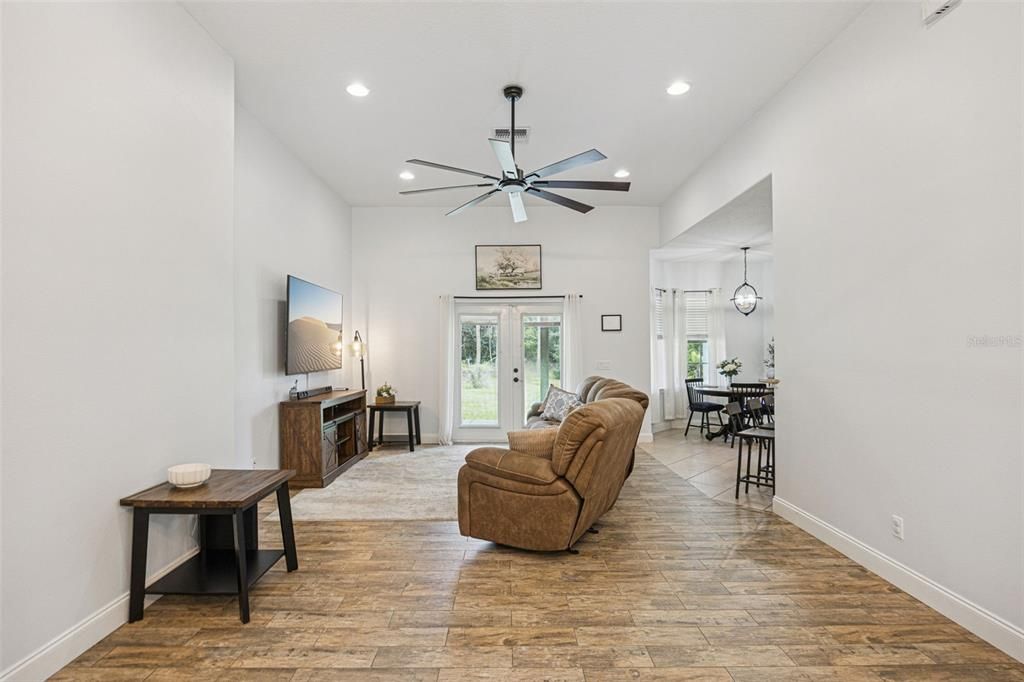 For Sale: $498,000 (3 beds, 2 baths, 1834 Square Feet)
