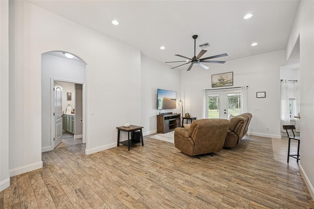 For Sale: $498,000 (3 beds, 2 baths, 1834 Square Feet)