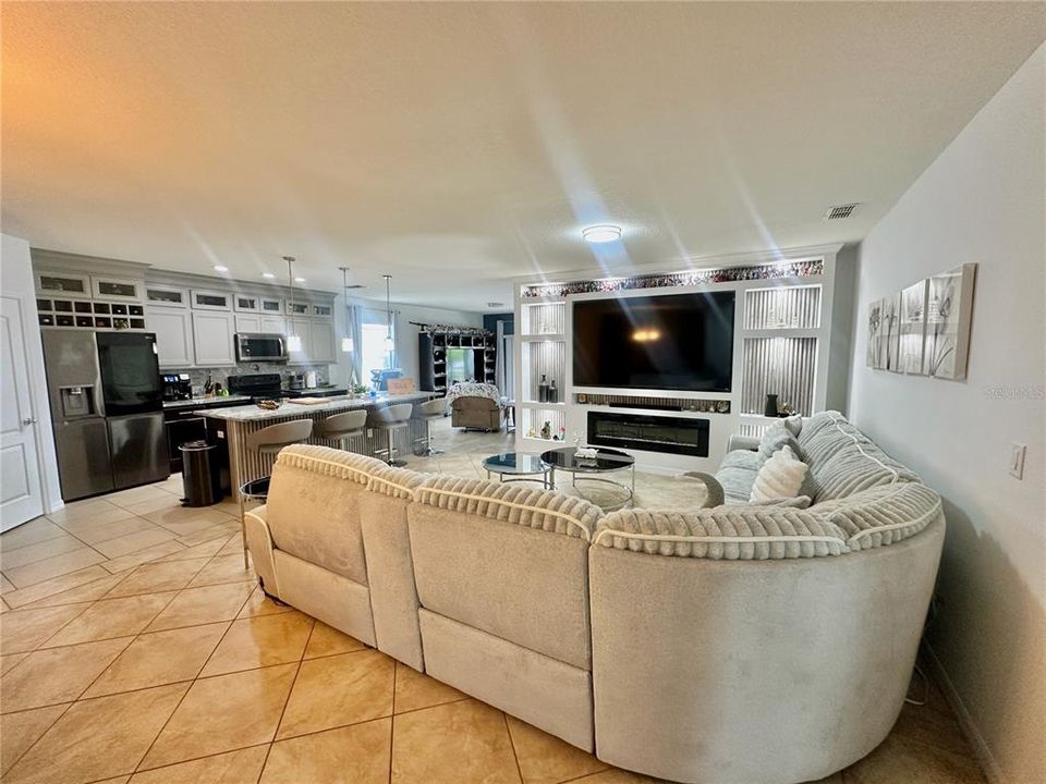 For Rent: $2,200 (4 beds, 2 baths, 1826 Square Feet)