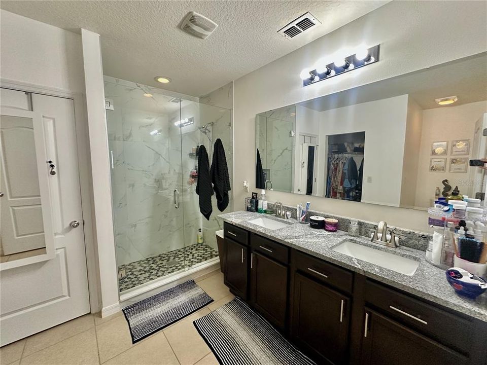For Rent: $2,200 (4 beds, 2 baths, 1826 Square Feet)