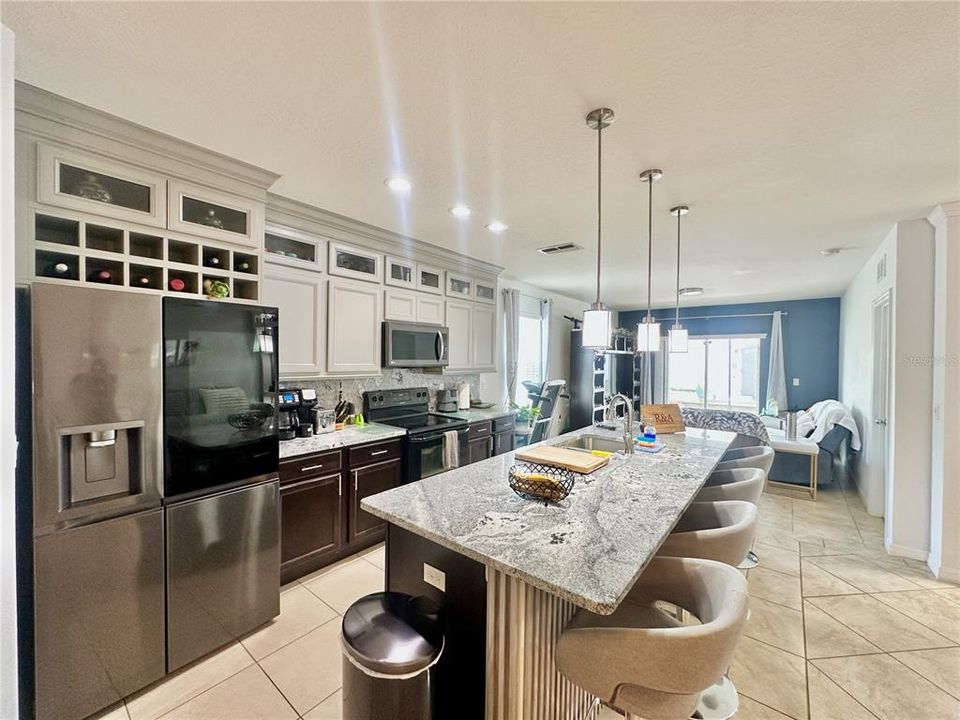 For Rent: $2,200 (4 beds, 2 baths, 1826 Square Feet)
