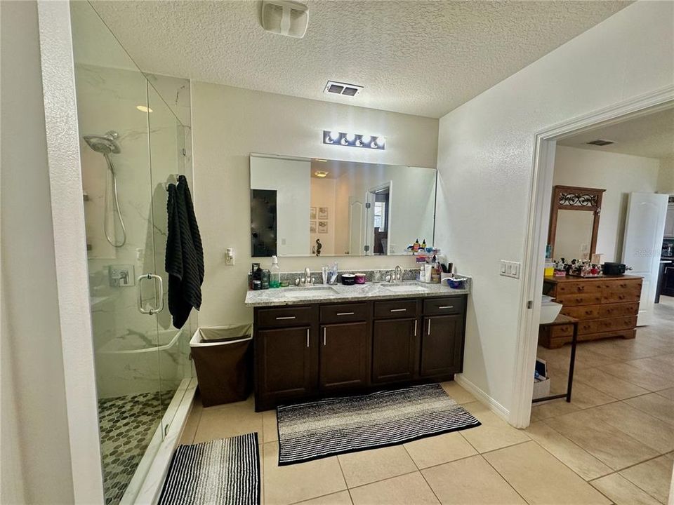 For Rent: $2,200 (4 beds, 2 baths, 1826 Square Feet)