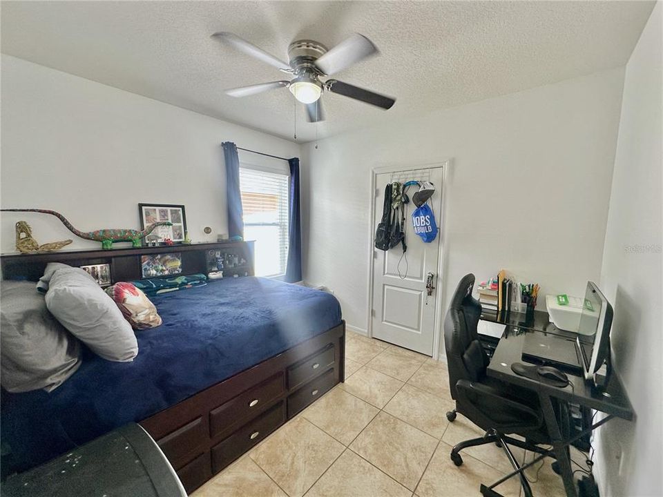 For Rent: $2,200 (4 beds, 2 baths, 1826 Square Feet)