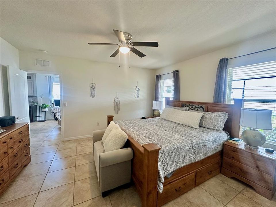 For Rent: $2,200 (4 beds, 2 baths, 1826 Square Feet)