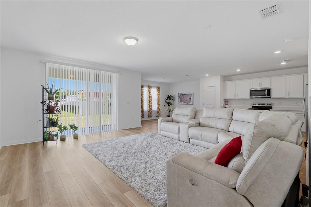 В аренду: $3,250 (5 спален, 3 ванн, 2615 Квадратных фут)