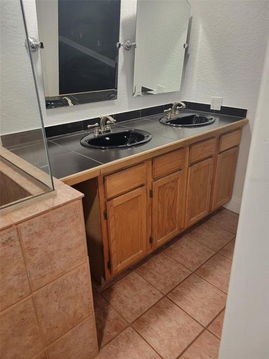 For Sale: $449,000 (3 beds, 3 baths, 1912 Square Feet)