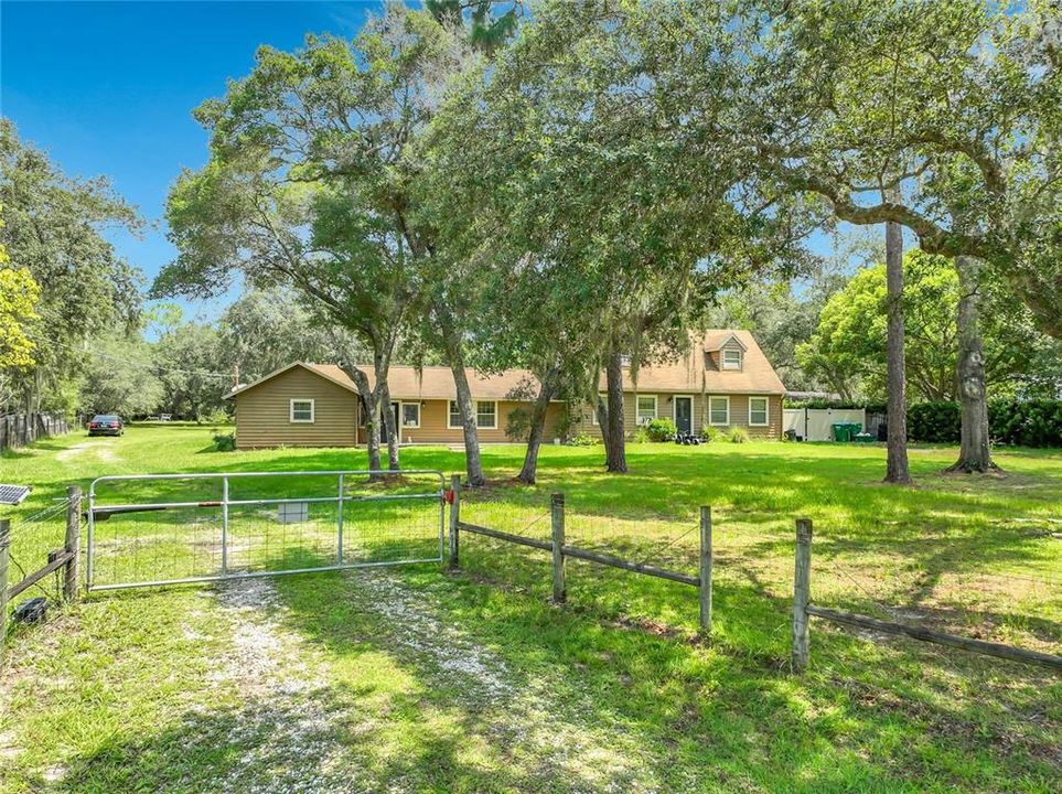 For Sale: $449,000 (3 beds, 3 baths, 1912 Square Feet)