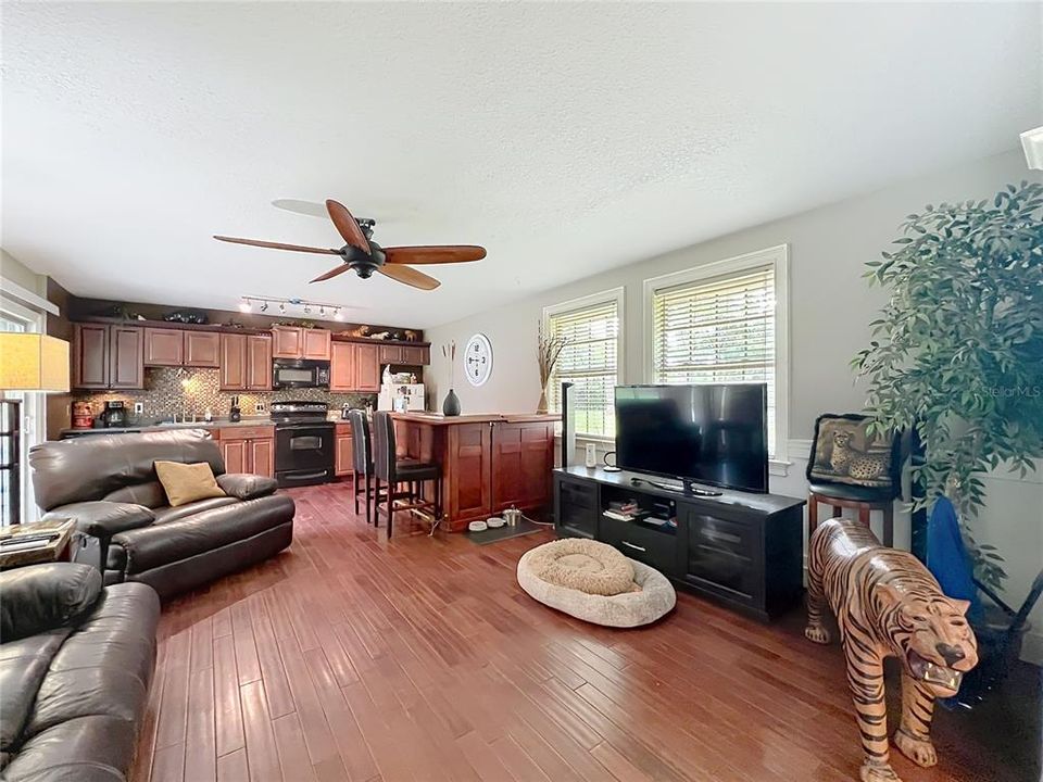 For Sale: $449,000 (3 beds, 3 baths, 1912 Square Feet)