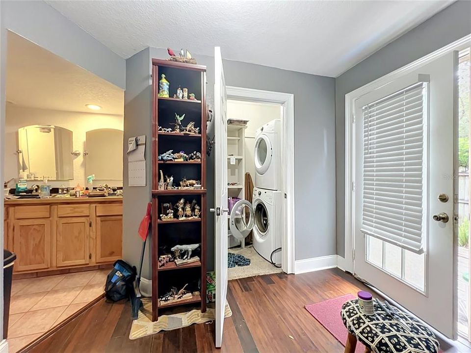 For Sale: $449,000 (3 beds, 3 baths, 1912 Square Feet)