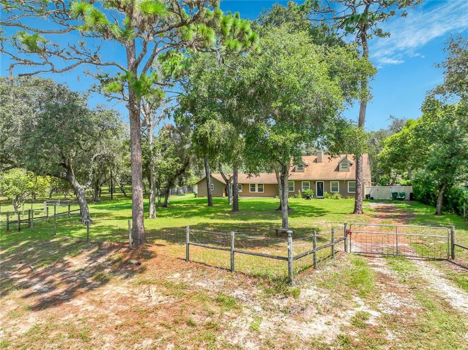 For Sale: $449,000 (3 beds, 3 baths, 1912 Square Feet)
