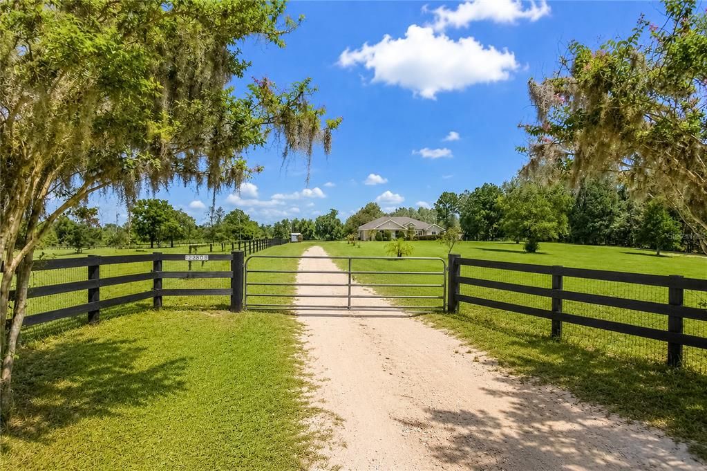 For Sale: $725,000 (3 beds, 2 baths, 2384 Square Feet)