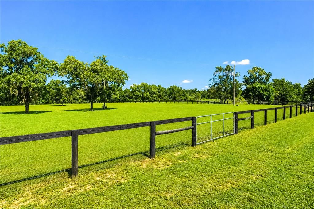 For Sale: $725,000 (3 beds, 2 baths, 2384 Square Feet)