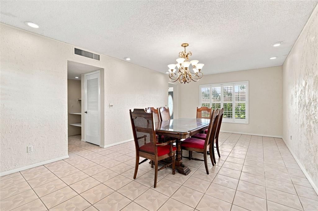 For Sale: $500,000 (4 beds, 2 baths, 2416 Square Feet)