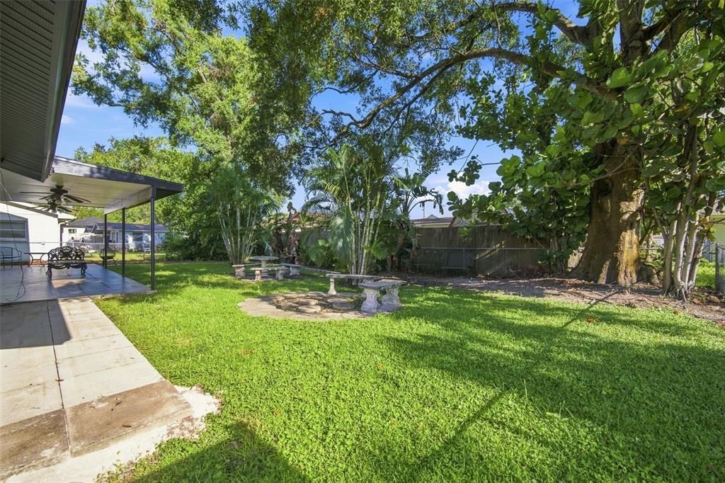 For Sale: $500,000 (4 beds, 2 baths, 2416 Square Feet)
