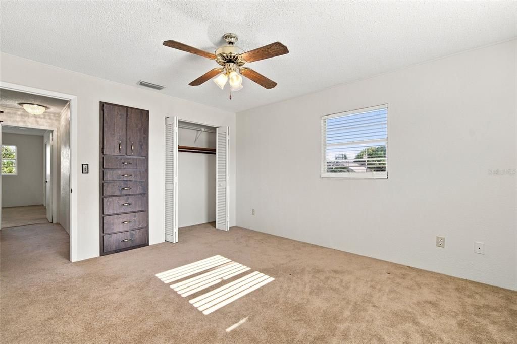 For Sale: $500,000 (4 beds, 2 baths, 2416 Square Feet)