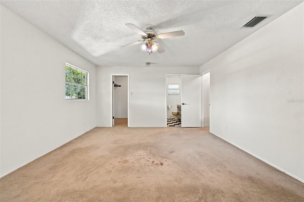 For Sale: $500,000 (4 beds, 2 baths, 2416 Square Feet)